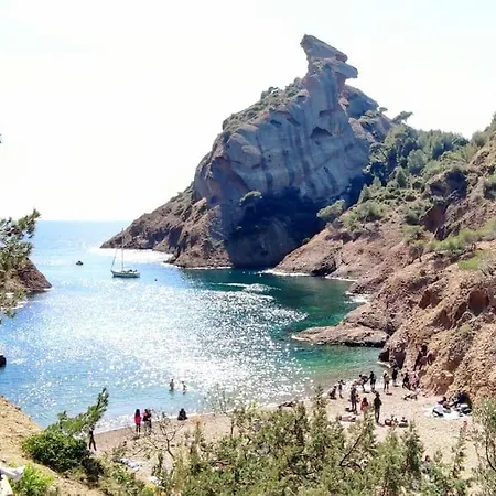 Entre Port Historique Et Calanques La Ciotat