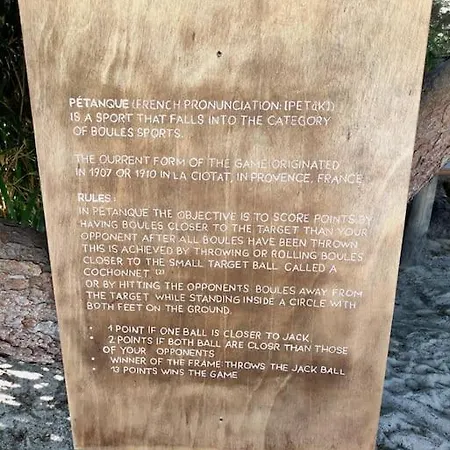 Entre Port Historique Et Calanques *